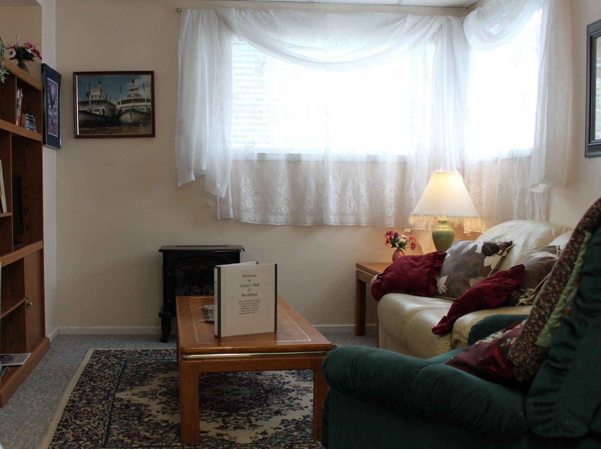 Casey'S Bed & Breakfast Whitehorse Esterno foto